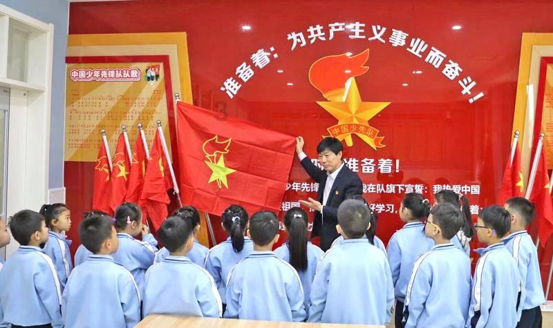 救援受困山洞的男子
